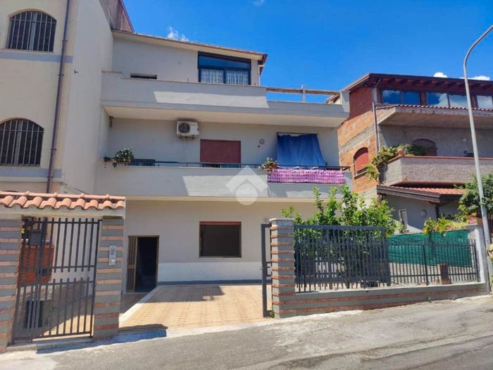 Appartamento trilocale in vendita in Via Bruderi, GiardiniNaxos