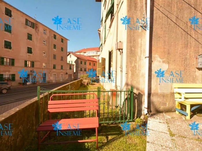 Appartamento con 5 locali in vendita in Via Romitorio, Centro, Masone