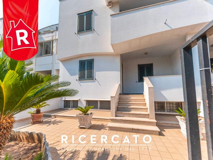 Casa con 6 locali in vendita in Viale Giuseppe Grassi, Rudiae Casermette, Lecce