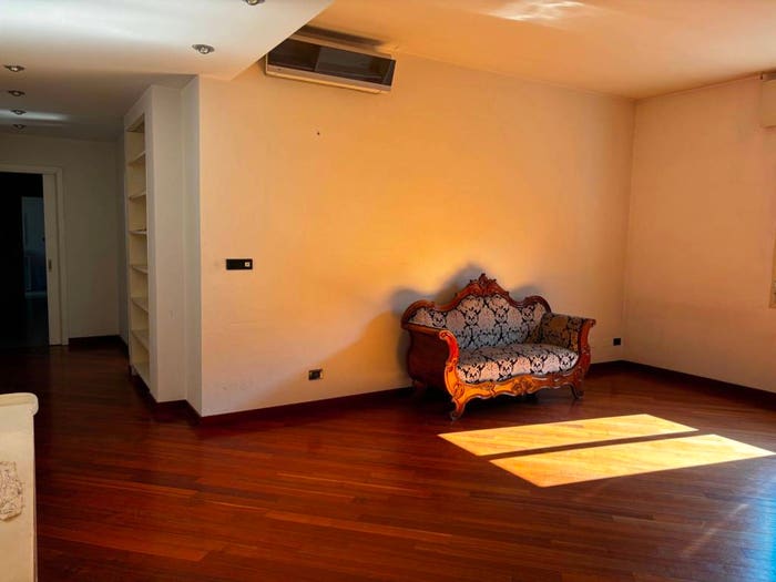 Appartamento quadrilocale in vendita in Saffi, Bologna