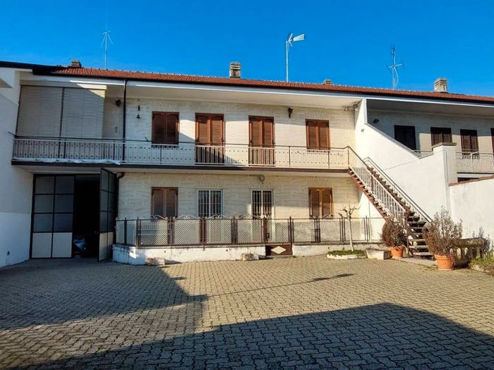 Casa con 6 locali in vendita in Via Marchile Cappella, Piossasco