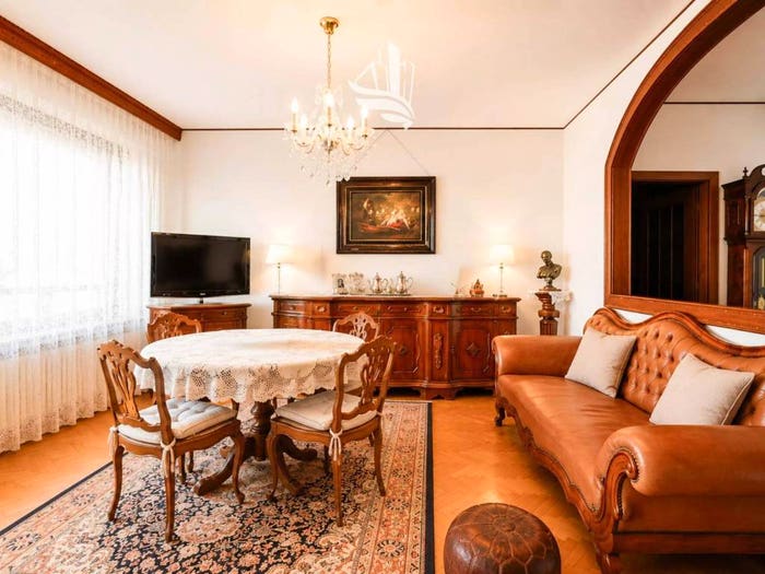 Appartamento trilocale in vendita in Via Roma, Centro, Merano