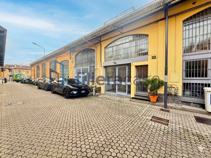Appartamento con 5 locali in vendita in Via Giovanni Enrico Pestalozzi, Barona, Milano