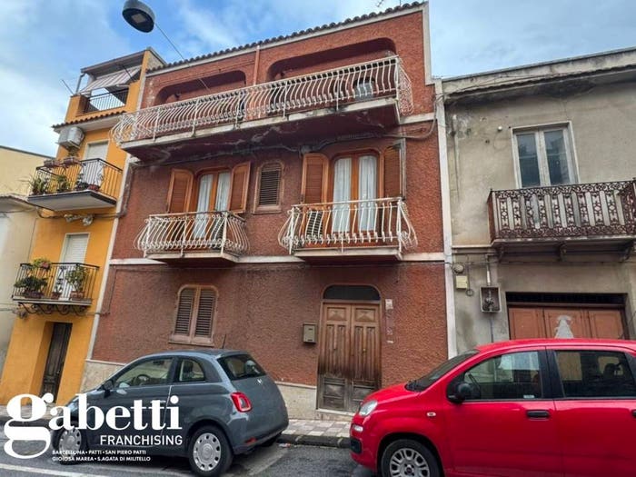 Casa quadrilocale in vendita in Via NGatto Ceraolo, Centro, Patti