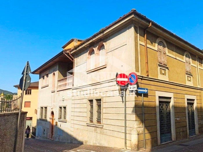 Casa con 6 locali in vendita in Via Nuova, Centro, Ala