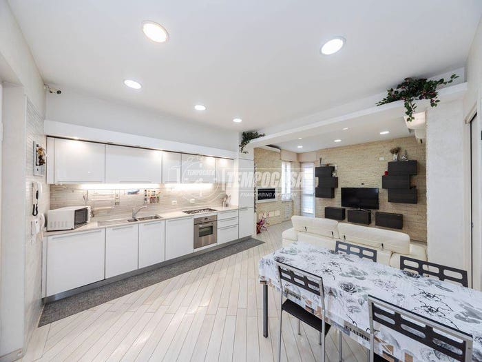 Casa quadrilocale in vendita in Via novembre, Centro, Muggiò
