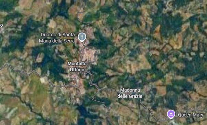 Appartamento con 6 locali in vendita in Montalto Uffugo Via stazione Luzzi scalo, Centro, Montalto Uffugo