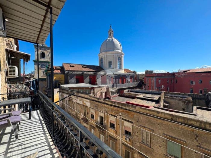 Appartamento bilocale in affitto in Vico Sopramuro Ave Gratia Plena, Tribunali, Napoli
