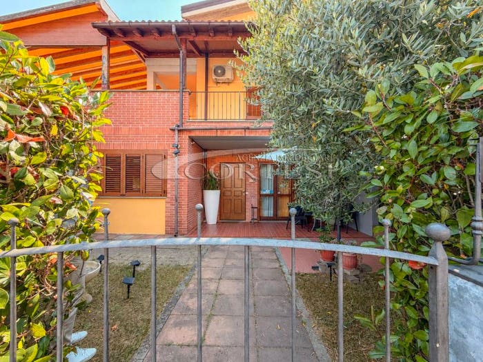 Appartamento con 6 locali in vendita in Viale Santa Margherita, Via Sette Ponti, Arezzo
