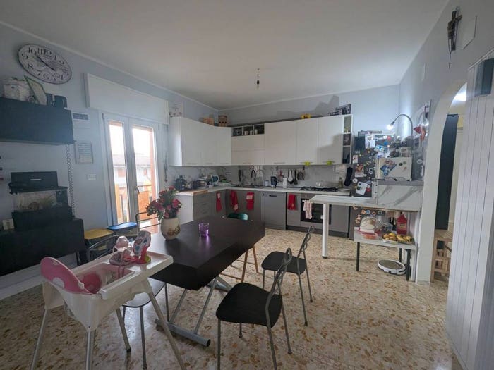 Appartamento con 5 locali in vendita in Via Araldo di Crollalanza, Centro, Aprilia