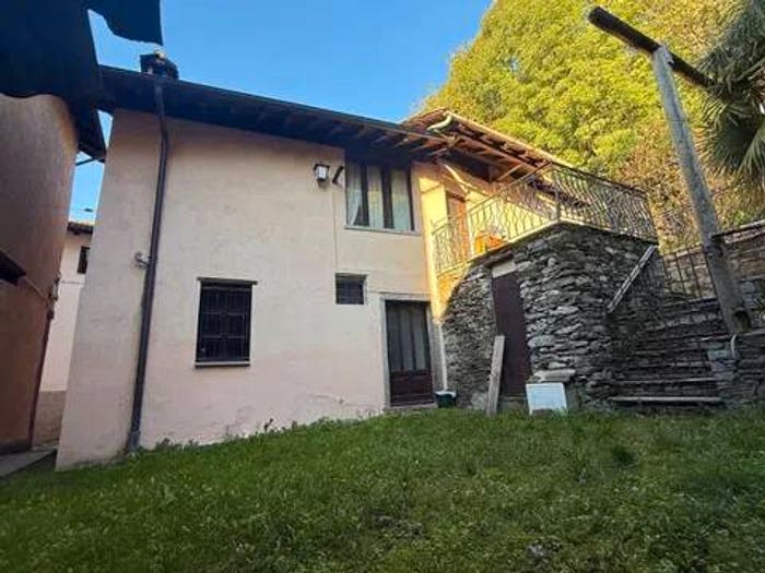 Casa con 6 locali in vendita in Via Tarchetti No Number, Viggiona, Trarego Viggiona