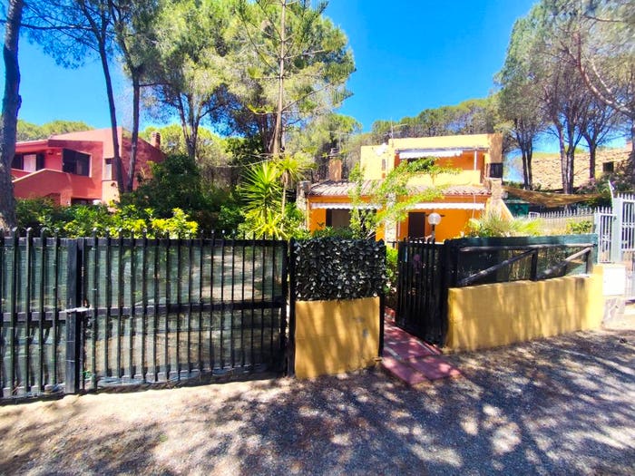 Casa con 5 locali in vendita in Via dei Pini, Santa Margherita Di Pula, Pula