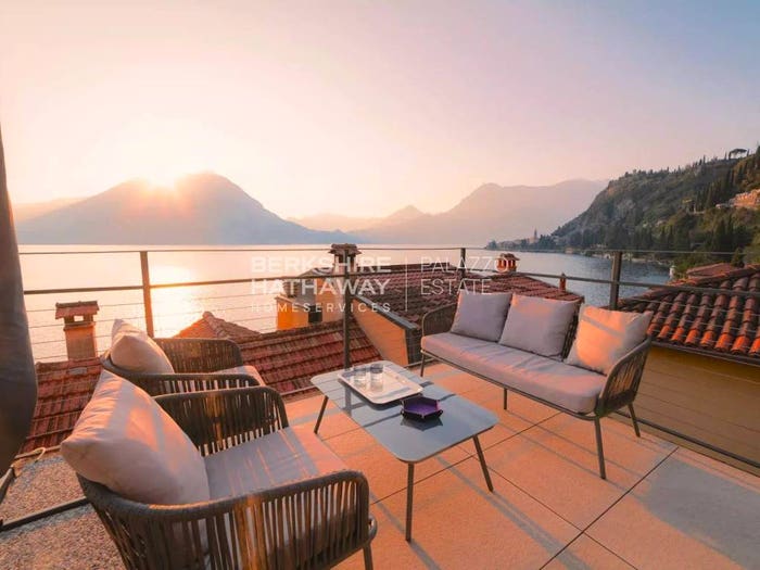 Casa con 6 locali in vendita in Varenna