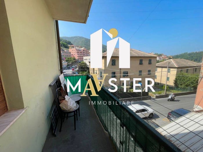 Appartamento trilocale in vendita in Via Fratelli di Coronata, Borzoli, Genova