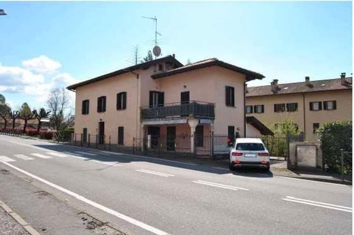 Casa con 6 locali in vendita in Via Vittorio Veneto, Travedona Monate, TravedonaMonate