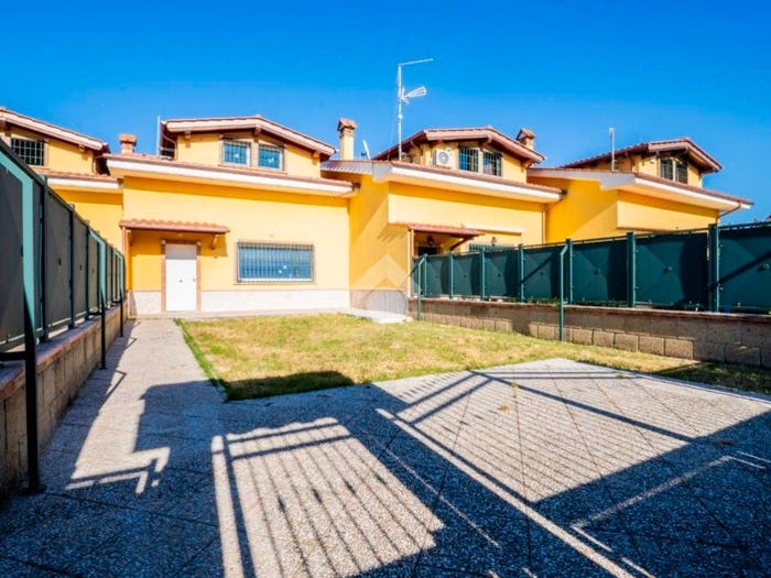 Casa quadrilocale in vendita in Via Cannetacci, Mentana