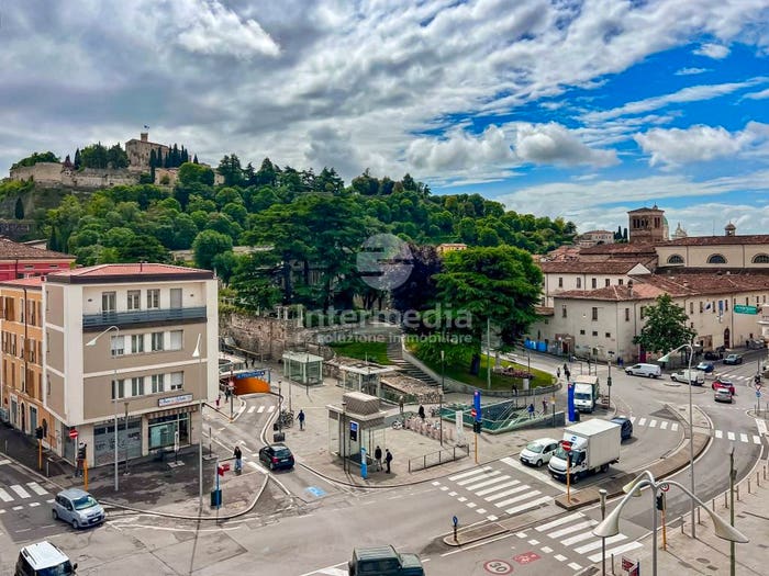 Appartamento con 5 locali in vendita in Piazzale Cesare Battisti, Via Veneto Borgo Trento, Brescia