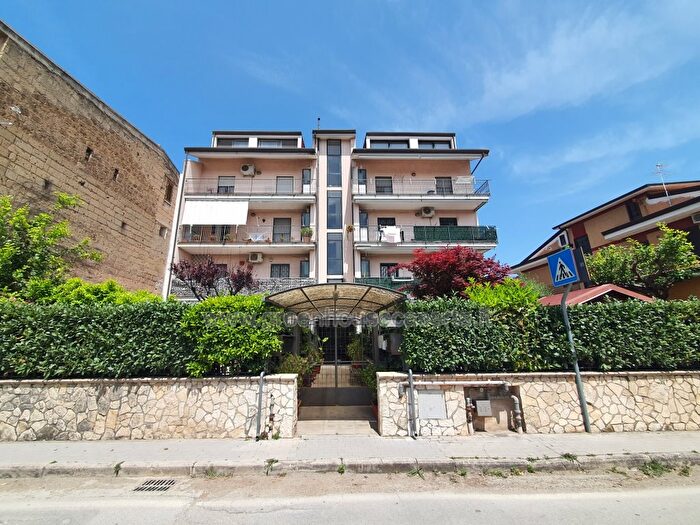 Appartamento trilocale in vendita in Via Martiri di Caiazzo, Caserta