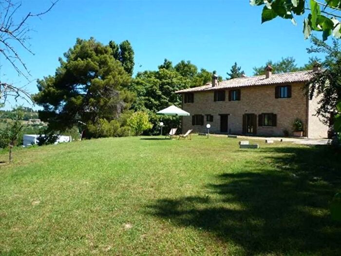 Casa con 6 locali in vendita in Piazza Della Repubblica, Centro, Urbino