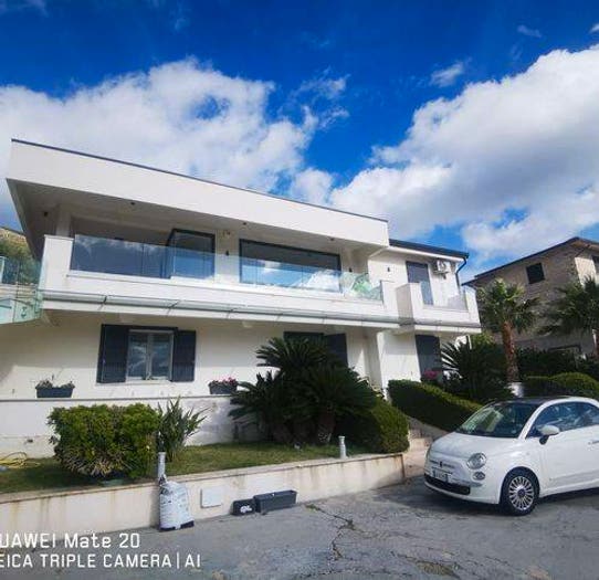 Casa con 6 locali in vendita in Contrada Madria Di Mezzo Snc, Montelepre