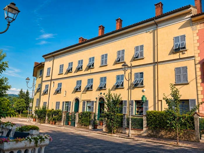 Appartamento con 6 locali in vendita in Piazza Zaccagnini, Centro, Vignole Borbera