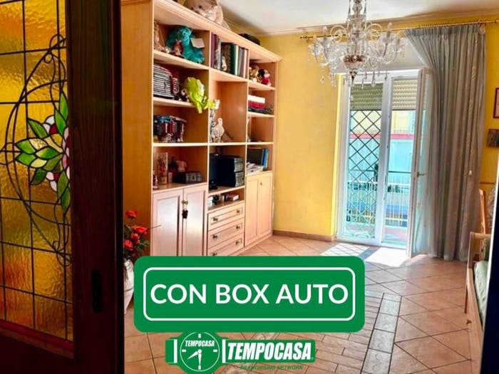 Appartamento trilocale in vendita in Via Vincenzo Ciardo, Pianura, Napoli