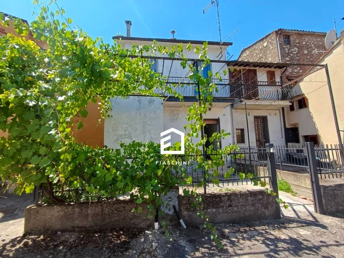 Casa quadrilocale in vendita in Via Roma, Giove