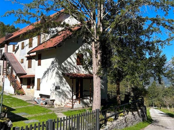 Casa con 6 locali in vendita in Barcis
