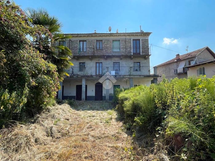 Casa quadrilocale in vendita in PIAZZA SAVONA, Monastero Bormida