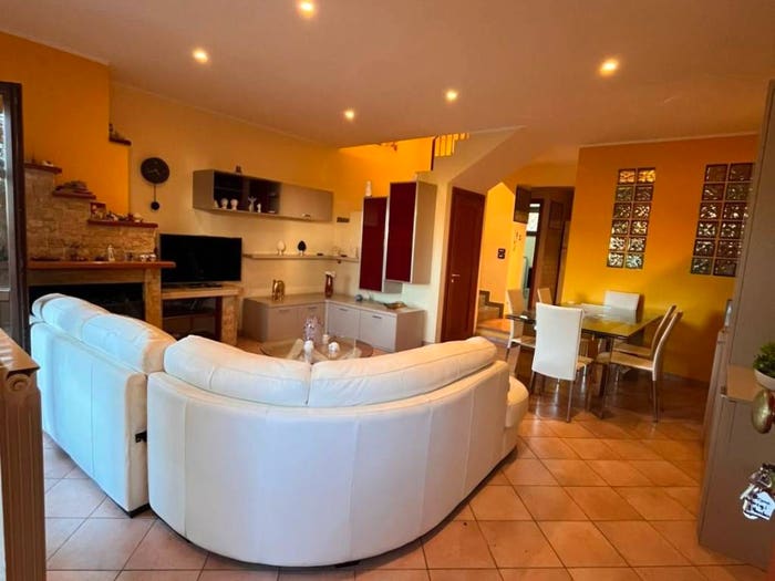 Casa con 6 locali in vendita in Via Giuseppe Mazzini, Marano Marchesato