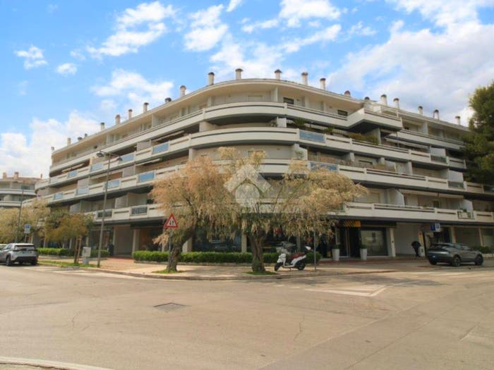 Casa con 6 locali in vendita in Viale Amerigo Vespucci, Porto Turistico, Pescara