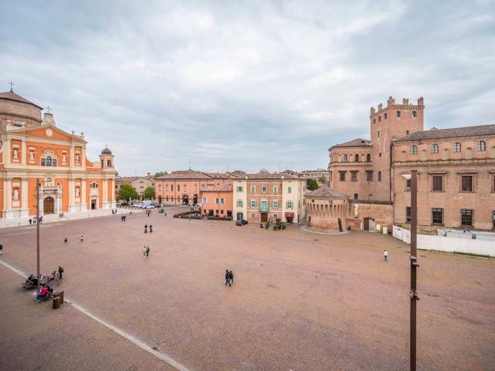 Appartamento bilocale in vendita in Piazza dei Martiri, Centro Storico, Carpi