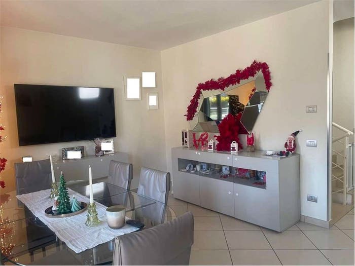 Casa con 6 locali in vendita in Via N Calipari, Mondragone