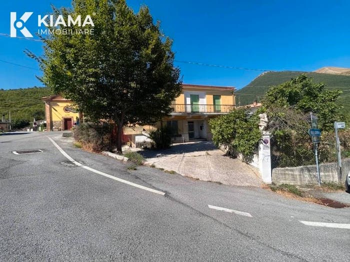 Casa con 6 locali in vendita in contrada roiano, Campli