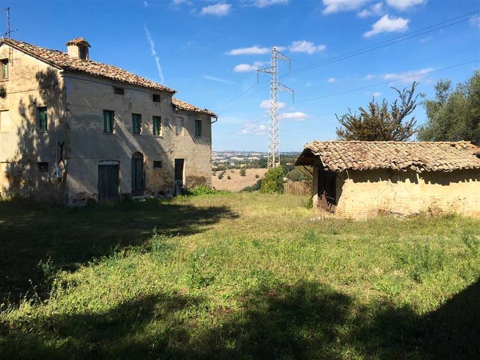 Casa con 6 locali in vendita in Ostra