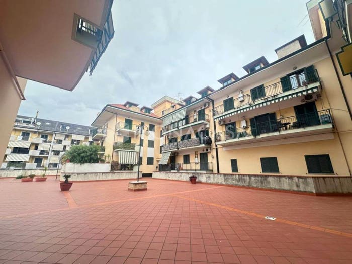 Appartamento quadrilocale in vendita in Via Santa Rita da Cascia, Monaci, Giugliano in Campania