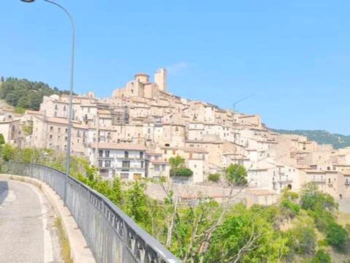 Casa con 6 locali in vendita in Via Roma, Castel del Monte