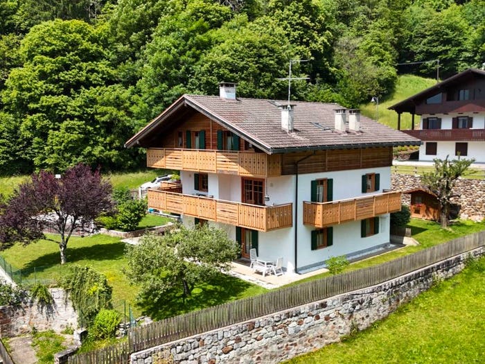 Casa con 6 locali in vendita in Via delle Capre, Centro, Spiazzo