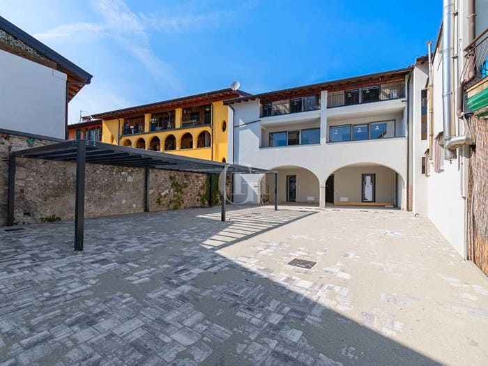 Appartamento trilocale in vendita in Via XX Settembre, Pieve Vecchia Villaggio Sanghen, Manerba del Garda