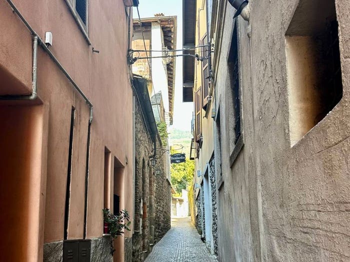 Appartamento quadrilocale in vendita in Via Giovan Battista Scalini, Dongo