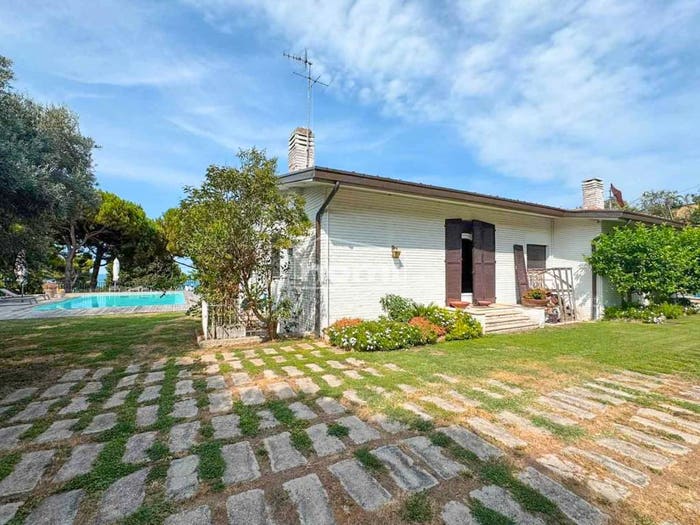 Casa quadrilocale in vendita in Via Arnaldo De Simone, Centro, Francavilla al Mare