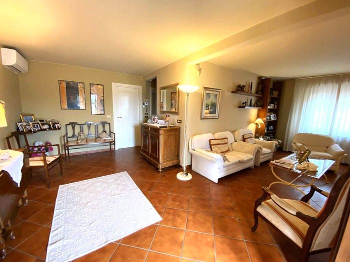Casa con 6 locali in vendita in Via Giovanni Gentile, MontecatiniTerme