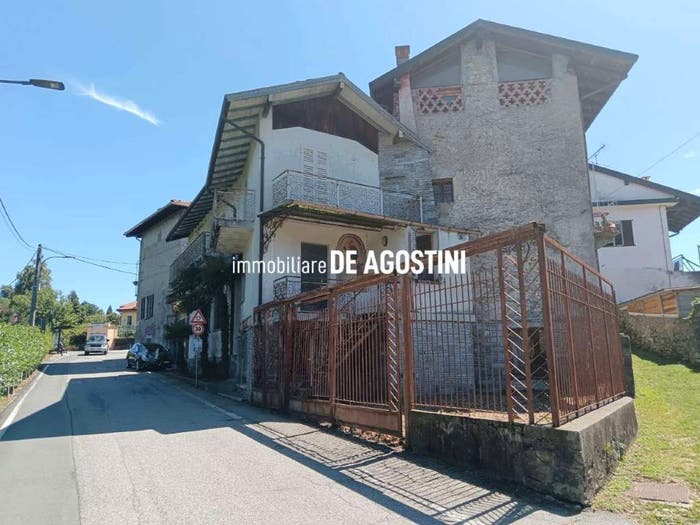 Casa con 6 locali in vendita in via Bernardo Baglioni, Montrigiasco, Arona