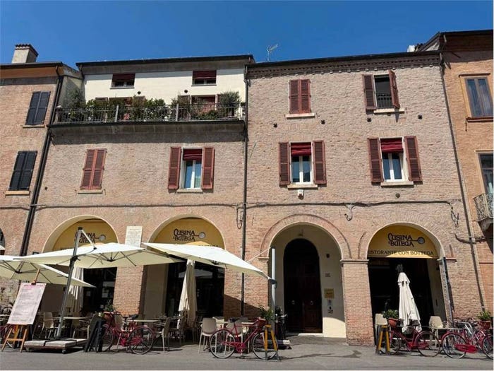 Appartamento con 6 locali in vendita in Corso Porta Reno, Centro Storico, Ferrara