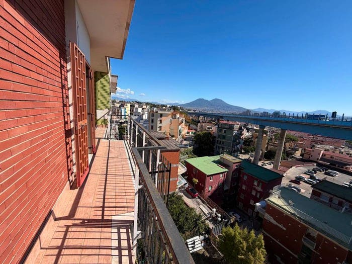 Appartamento bilocale in vendita in Via Carlo De Marco, San Carlo All'Arena, Napoli