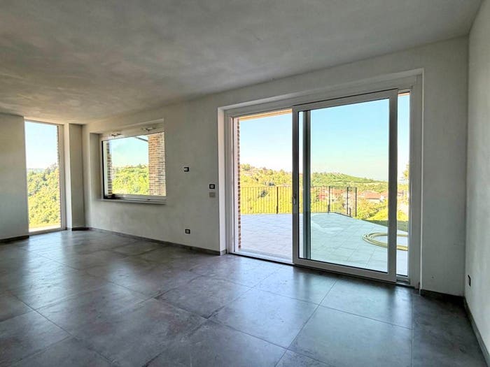 Casa con 5 locali in vendita in Via Vincenzo Gioberti, Centro, Alba