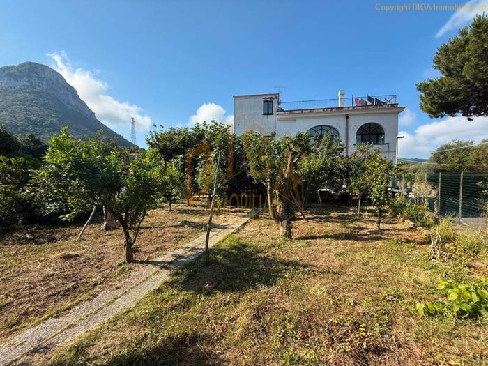 Appartamento trilocale in vendita in Via MetaAmalfi, Centro, Piano di Sorrento