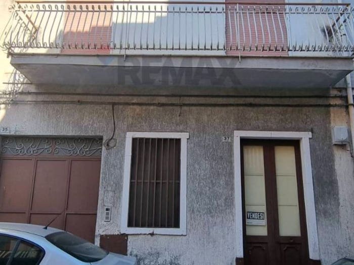 Casa con 6 locali in vendita in VIA BARI, Paternò