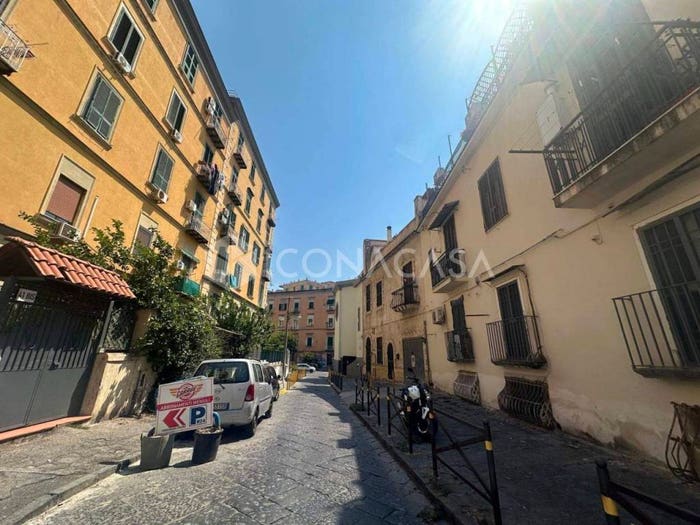 Appartamento bilocale in vendita in Via Confalone, Arenella, Napoli