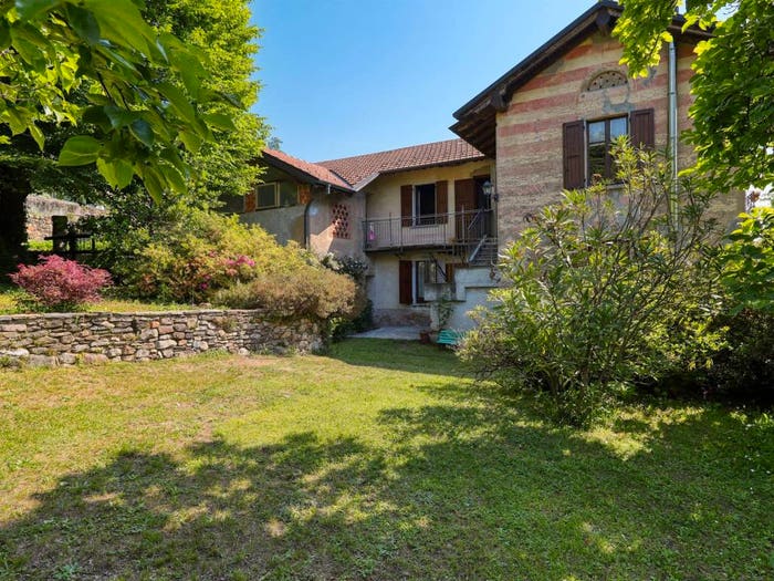Casa quadrilocale in vendita in Via Asilo, Marchirolo